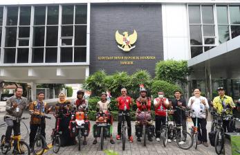 Tiga Pesepeda Indonesia dalam Perjalanan ke Makkah