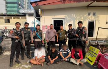 Polisi Ringkus Tujuh Remaja Hendak Tawuran Bawa Sajam di Jakbar