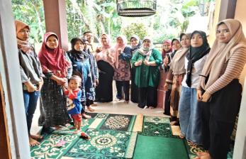Tim Unisba Dampingi Pedagang Baso dan Sate di Bandung Barat Agar Miliki Sertifikat Halal