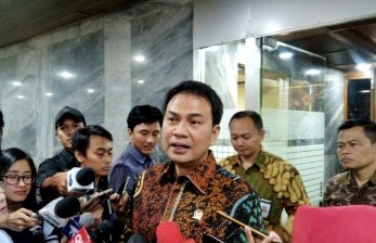 Wakil Ketua DPR RI Bidang Korpolhukam  Aziz Syamsuddin meminta agar kedua negara berkekuatan militer besar yaitu China dan India, dapat menahan diri terhadap situasi yang berkembang di perbatasan ‘Pangong Lake’.
