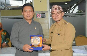 Wakil Ketua Komisi V DPR RI Andi Iwan Darmawan Aras mengatakan, rencana pembangunan Pelabuhan Internasional Tanjung Bulupandan di Kecamatan Klampis, Kabupaten Bangkalan telah menjadi bagian dari Rencana Strategis (Renstra) Presiden Joko Widodo. 