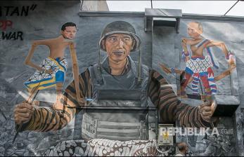 In Picture: Mural Ruwatan Stop World War III di Solo