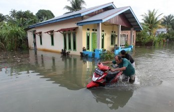 Banjir Setinggi 2 Meter Rendam Lima Kecamatan di Bengkulu