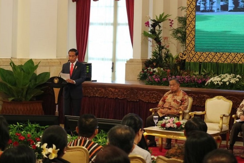 [10:56, 31/1/2018] REP Debby: Presiden Joko Widodo memberikan arahan dalam pembukaan rapat kerja Kementerian Perdagangan di Istana Merdeka, Rabu (31/1). 