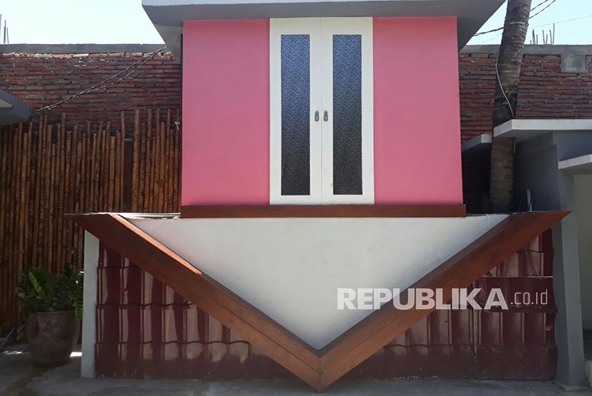 Upside Down House, Kuta Main Street, Lombok, West Nusa Tenggara Province. 