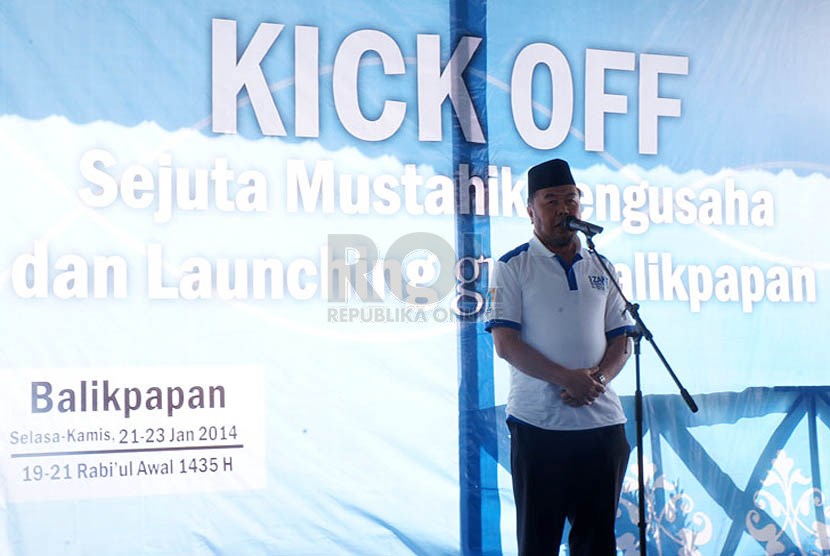   Ketua Umum  Baznas Didin Hafidhuddin saat peluncuran Kick Off Sejuta Mustahiq Pengusaha di Balikpapan, Kamis (23/1).  (Republika/Agung Sasongko)