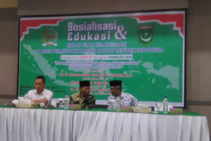 The Deputy Chairman of the Indonesian Assembly (MPR RI) Hidayat Nur Wahid socialized the four pillars at the Hall of Siti Zaunun Muhammad Zainul Majdi, Hamzanwadi Nahdlatul Wathan University, Selong, East Lombok, on Thursday (Feb 23).