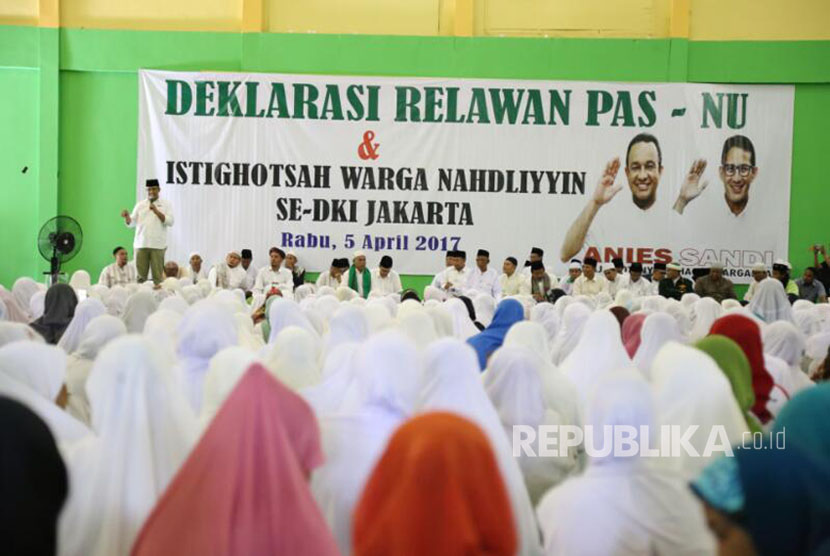  Relawan Pemenangan Anies-Sandi Nahdlatul Ulama (PASNU) DKI resmi mendukung pasangan nomor urur tiga, Anies Baswedan-Sandiaga Uno di Gedung Serba Guna Cendrawasi, Jalan Cendrawasi Raya, Cengkareng, Jakarta Barat, Rabu (5/4/).