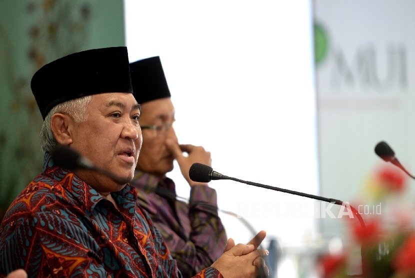(dari kiri) Ketua DP MUI Din Syamsuddin, dan Imam Besar Masjid Istiqlal Nasarudin Umar menghadiri Rapat Pleno ke-7 Dewan Pertimbangan MUI di Jakarta, Rabu (20/4). (Republika/ Wihdan)
