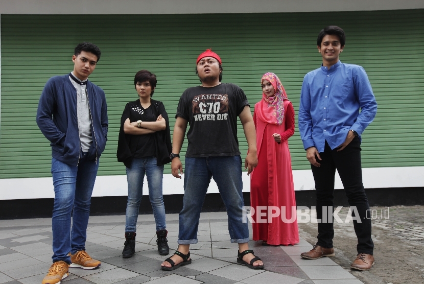 (dari kiri), Masaji Wijayanto,Aquino Umar, Muhammad Bagya, Izzah Ajrina, Hamas Syahid Pemeran utama film 