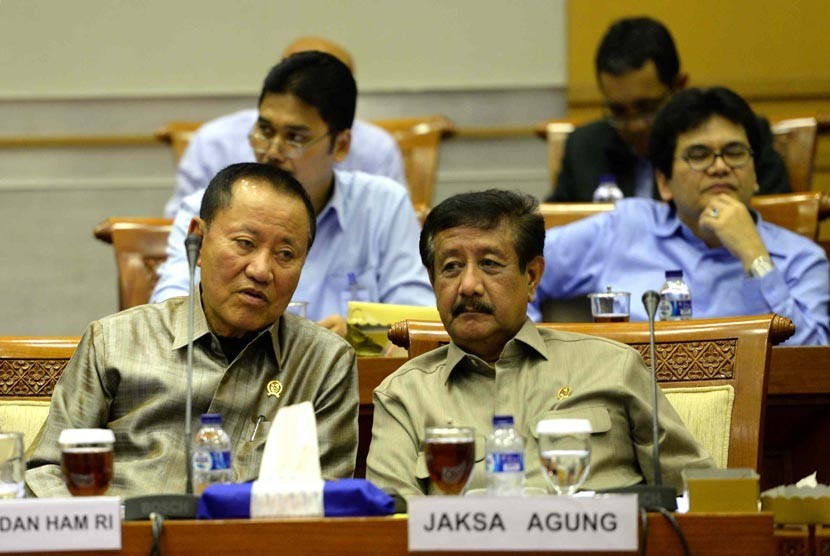 (dari kiri) Menkumham Amir Syamsuddin dan Jaksa Agung Basrief Arief saat Rapat Dengar Pendapat (RDP) bersama Komisi III DPR RI di Komplek Parlemen Senayan, Jakarta, Selasa (2/9).(Republika/ Wihdan) 