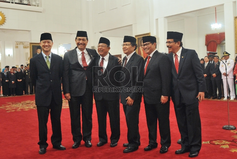 President Joko Widodo (Jokowi) sworn in six new ministers