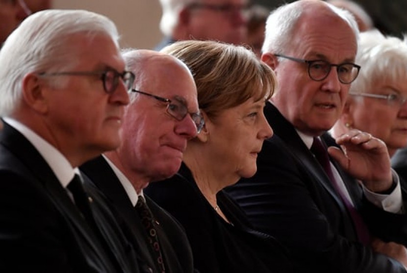 (Dari kiri) Presiden Jerman Frank-Walter Steinmeier, Ketua DPR Norbert Lammert, Kanselir Jerman Angela Merkel dan politikus CDU Volker Kauder saat upacara pemakaman mantan kanselir Jerman, Helmut Kohl di Berlin.