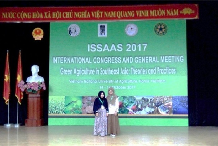- Dua mahasiswa Universitas Gadjah Mada (UGM) berpartisipasi dalam konferensi The International Society for Southeast Agricultural Science (ISSAAS). 