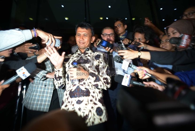 Gubernur Sumatera Utara Gatot Pujo Nugroho usai memenuhi panggilan Komisi Pemberantasan Korupsi (KPK) sebagai saksi untuk tersangka M Yagari Bhastara alias Gerry di Gedung KPK, Jakarta, Rabu (22/7). (Republika/Rakhmawaty La'lang)