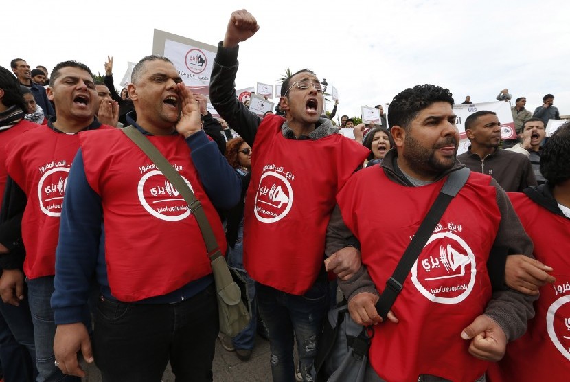 [ilustrasi] Demonstrasi di Tunia menuntut lapangan pekerjaan pada Maret 2017.