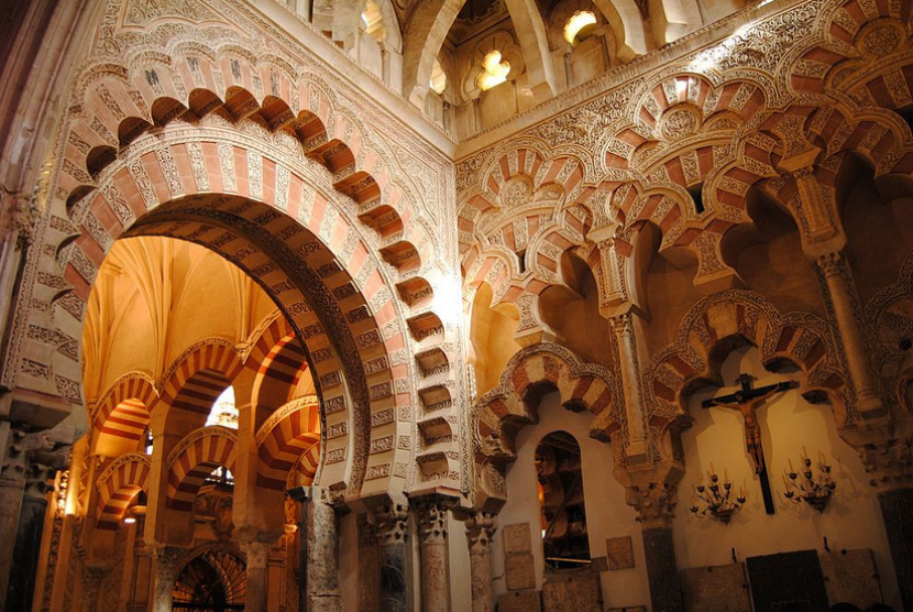 (ilustrasi) interior masjid-katedral Kordoba