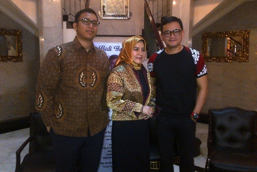 (ka-ki): Hedi Yunus, Dewi Arimbi (CEO Pejaten House) dalam jumpa pers jelang acara 'Ramadhan Intimate Concert'