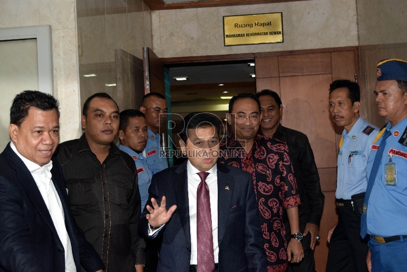 :  Ketua DPR Setya Novanto usai mengikuti Sidang perkara dugaan pelanggaran kode etik Mahkamah Kehormatan Dewan (MKD) secara tertutup di Kompleks Parlemen, Senanyan, Jakarta, Senin (7/12). 