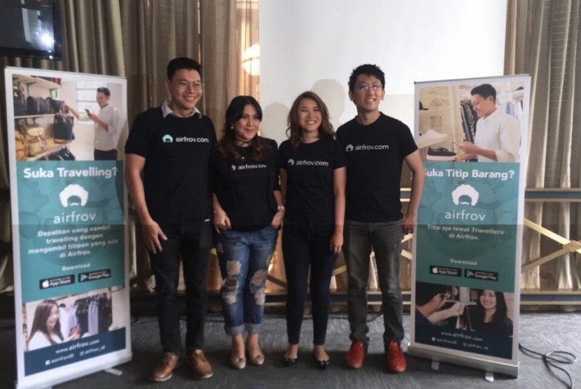 ((Kiri ke kanan) Ceo & Co-Founder Airfrov Cai Li, Marketing Manager Airfrov Indonesia Acesa Rebecca Anindita, Head of Operations Airfrov Angeline Chandraatmadja, dan CTO & Co-Founder Airfrov saat meluncurkan Airfrov Indonesia, di Jakarta, Selasa (6/12).