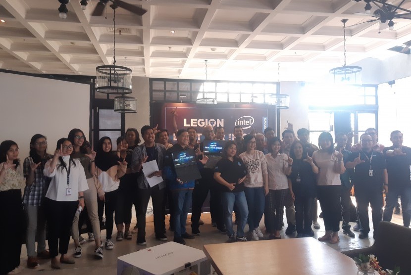 “Media Workshop Lenovo Legion” yang diadakan di Canting Restaurant Galeria Mall Rooftop, Yogyakarta, Rabu (11/9).