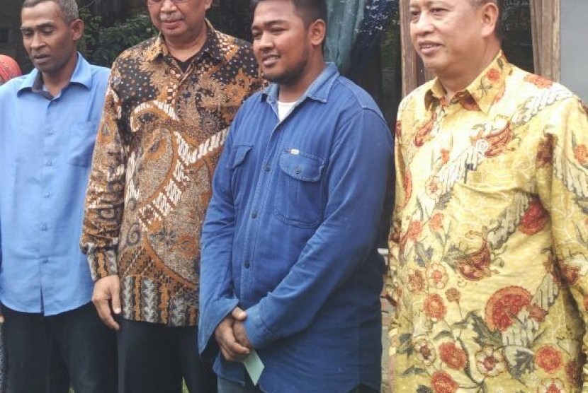 ???Menristekdikti M Nasir mengunjungi penerima beasiswa bidikmisi Universitas Syiah Kuala di Banda Aceh, Jumat (21/10).
