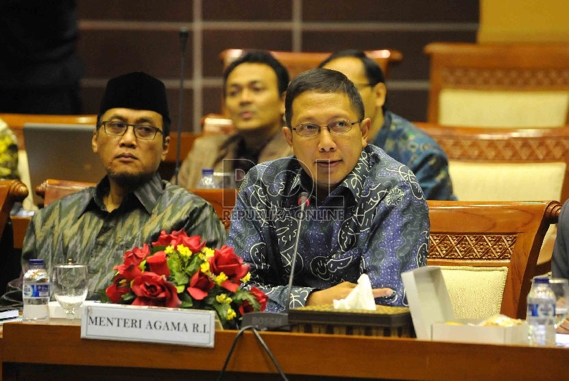 Menteri Agama, Lukman Hakim Saifuddin mengikuti rapat kerja dengan Komisi VIII DPD RI di kompleks Parlemen Senayan, Jakarta, Rabu (11/2).  (Republika/Agung Supriyanto)
