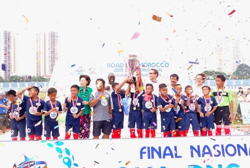 'SSB Banteng Muda' dari tim sepak bola dari Jawa Timur dinobatkan sebagai Juara Nasional AQUA Danone Nations Cup (AQUADNC).