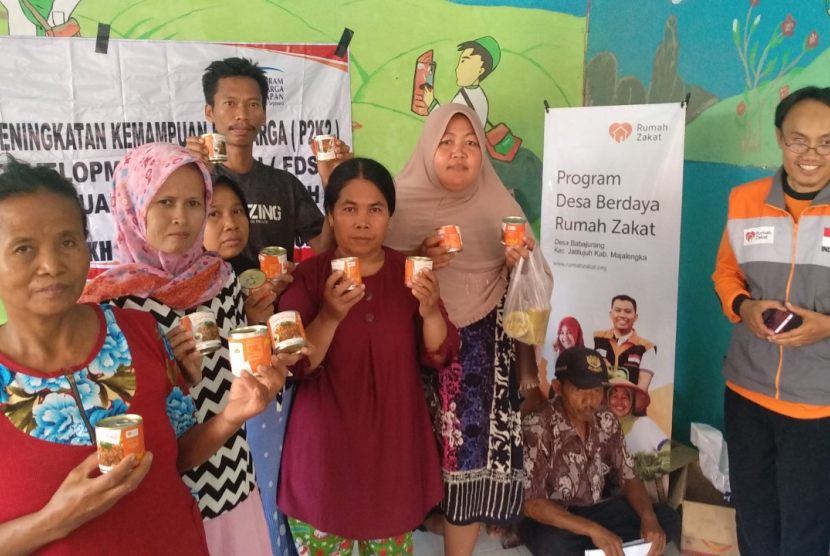 - Yayasan Generasi Muda Cendekia melalui Program Keluarga Harapan (PKH) memberikan 450 paket Superqurban kepada 328 penerima manfaat. 