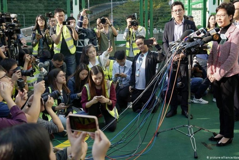 Pemimpin Hong Kong Carrie Lam Tolak Menyerah