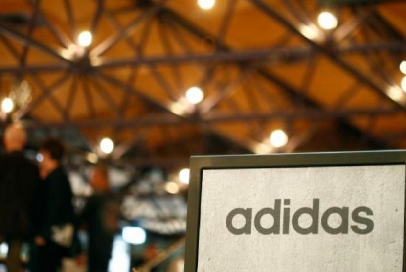 Khawatir Perang Dagang, CEO Adidas Takut Konsumen AS Enggak Bisa Belanja Lagi. (FOTO: Reuters/Michaela Rehle)