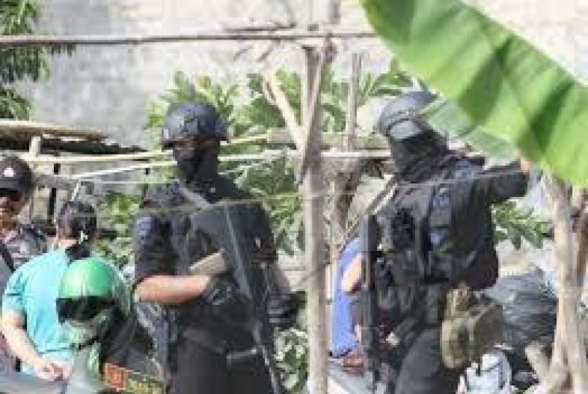  Detasemen Khusus 88 Polri kembali menangkap terduga teroris di kecamatan Cikarang Utara, Bekasi, pada Selasa (12/11).