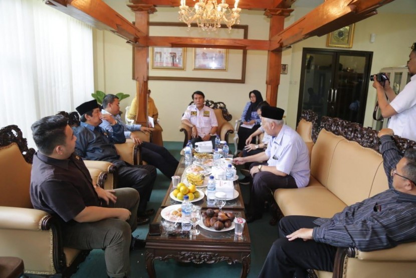 Komisi I DPRD Provinsi Jawa Barat meninjau langsung Anjungan Jawa Barat di TMII, Jakarta