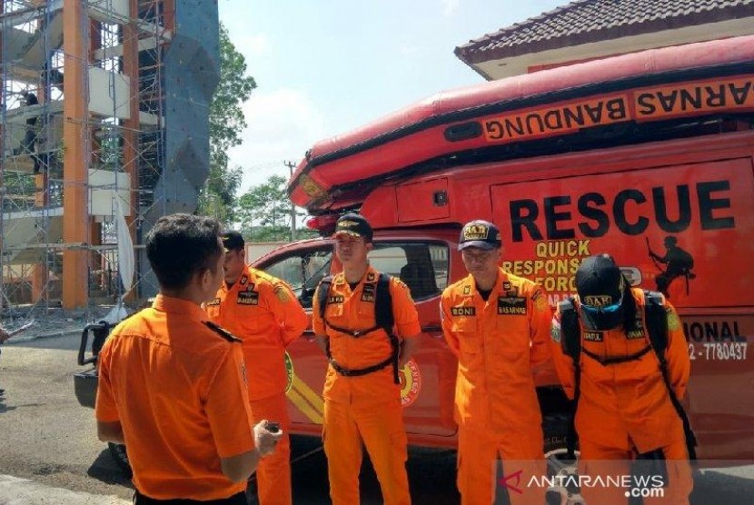 Tim rescue dari Pos SAR Tasikmalaya