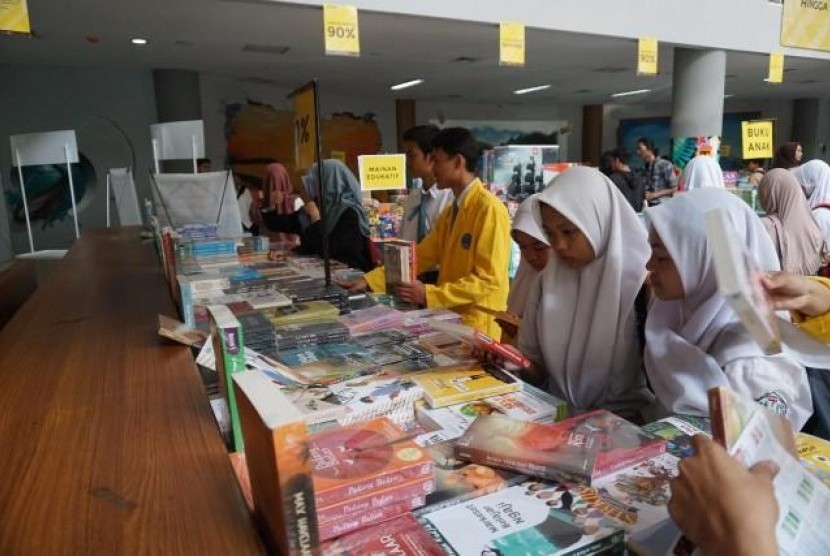 Ribuan judul buku meramaikan Festival Bekasi Book Fair (BBF) 2019