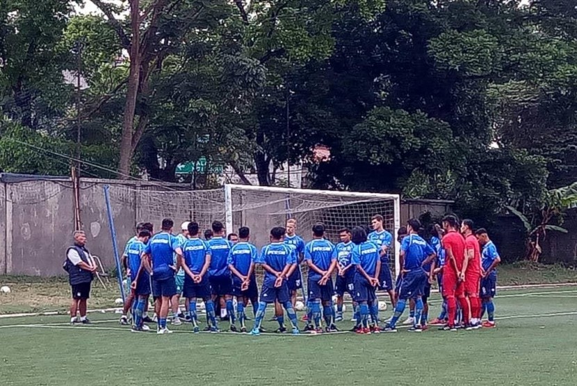 Persib Bandung memboyong 18 pemain untuk melakoni tandang pamungkas ke markas Borneo FC.