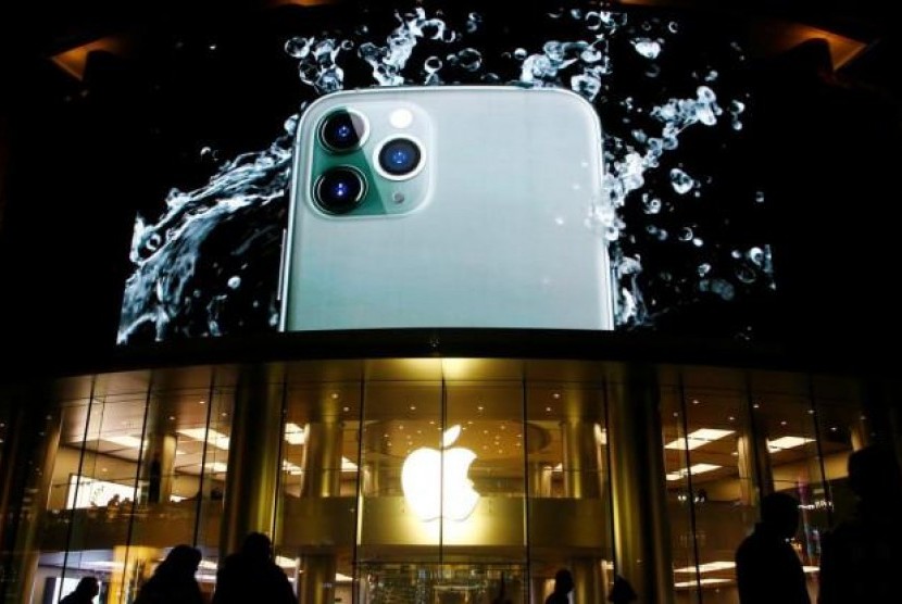 Penjualan iPhone 11 di China Makin Anjlok, Gimana Nasib Apple di Negeri Tirai Bambu?. (FOTO: REUTERS/Florence Lo)