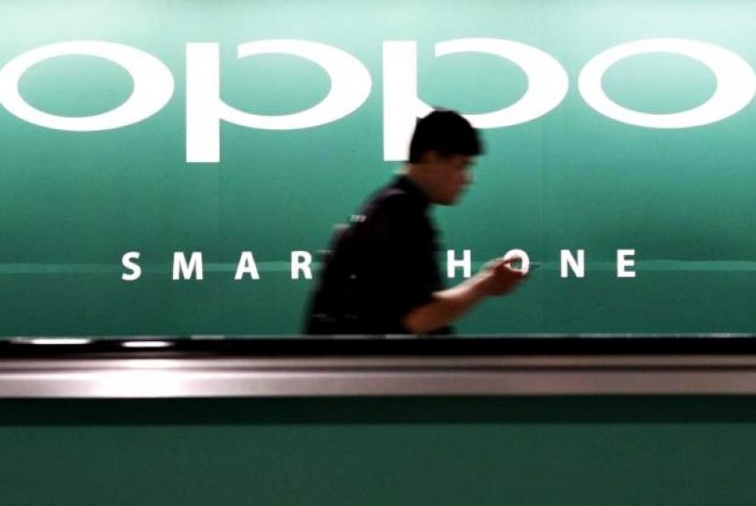 Perang Harga Ponsel, Oppo Rajai Pengiriman Ponsel di Indonesia. (FOTO: Reuters/Edgar Su)