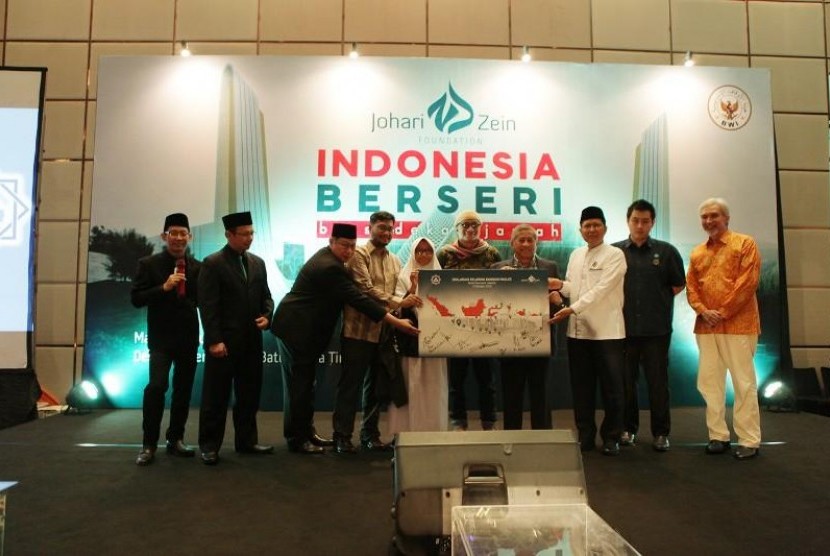 Foto 1. Para tokoh ikut mendukung Program Indonesia Berseri Johari Zein Foundation-800x533