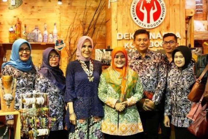 Wakil Ketua Dewan Kerajinan Nasional Daerah (Dekranasda) Jawa Barat, Lina Ruzhanul Ulum