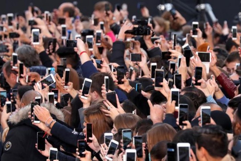 2019 Hampir Berakhir, Siapa Raja Pasar Ponsel Dunia? Samsung, Huawei, atau Apple?. (FOTO: Reuters/Charles Platiau)