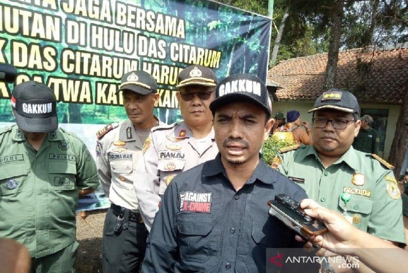  Kepala Subdit PPH Wilayah Jawa dan Bali KLHK, Taqiuddin menyebut siap mempidanakan para pelaku pelanggaran alih fungsi lahan di kawasan cagar alam Hutan Kamojang. 