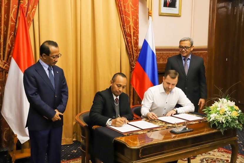  Tiga perusahaan asal Kabupaten Bogor menandatangani empat perjanjian kerja sama atau MoU dengan para mitranya di Rusia.