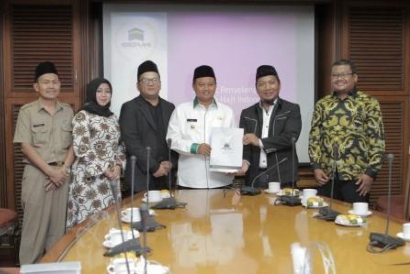  Pelaksana Harian Gubernur Jawa Barat Uu Ruzhanul Ulum