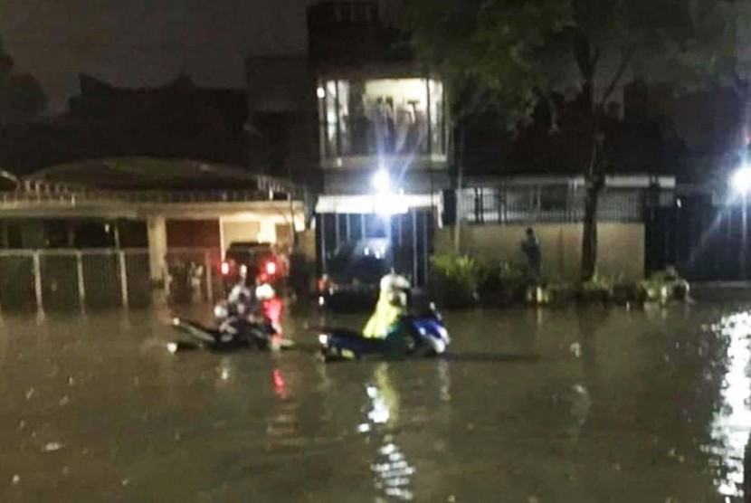 Surabaya Banjir: Surabaya Diguyur Hujan, Sejumlah Wilayah Banjir