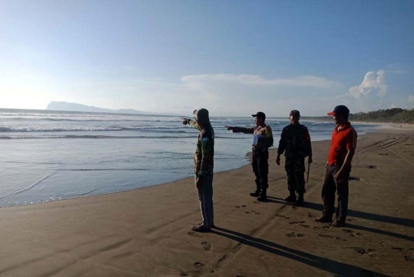 Tiga Bocah Hilang Terseret Ombak Pantai Trianggulasi Banyuwangi