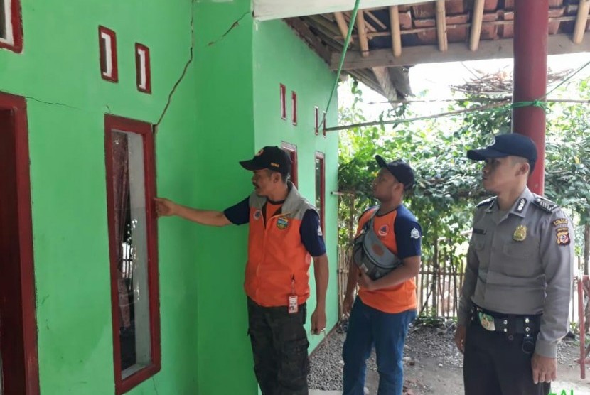  146 Bangunan di Tasikmalaya Rusak Akibat Pergeseran Tanah