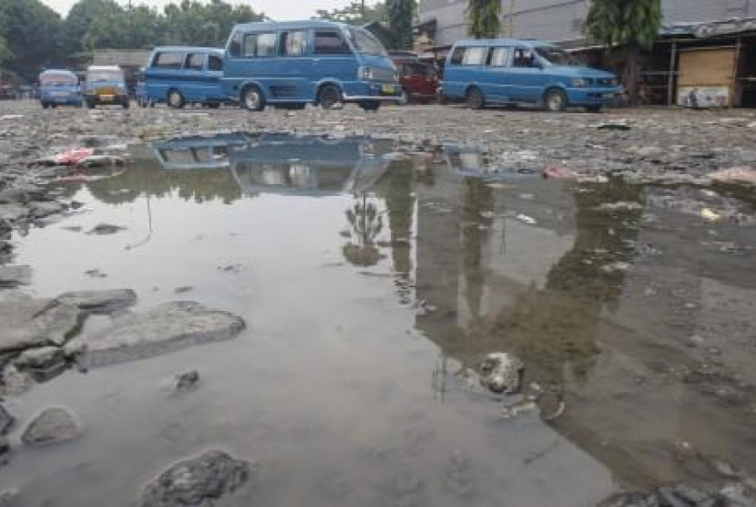  Badan Meteorologi, Klimatologi, dan Geofisika (BMKG) menyebutkan bahwa wilayah Bogor belum memasuki musim hujan. Diketahui hujan deras telah beberapa kali terjadi hampir di sebagian wilayah Kota dan Kabupaten Bogor, seperti pada Selasa (15/10).
