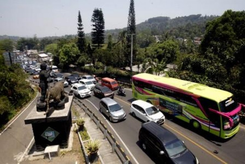 Pembangunan Jalur Puncak Dua tetap menjadi solusi penyelesaian kemacetan di Kawasan Puncak.