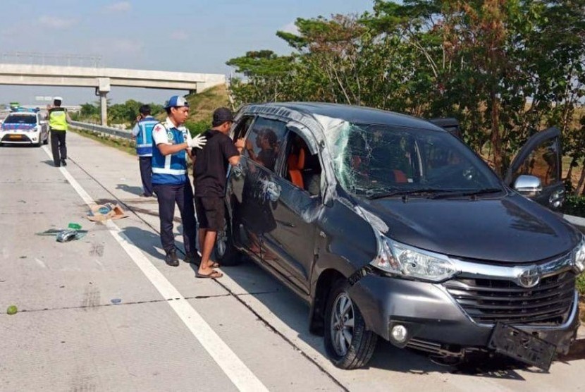 Mobil Rombongan Keluarga asal Bali Kecelakaan di Tol Gempol